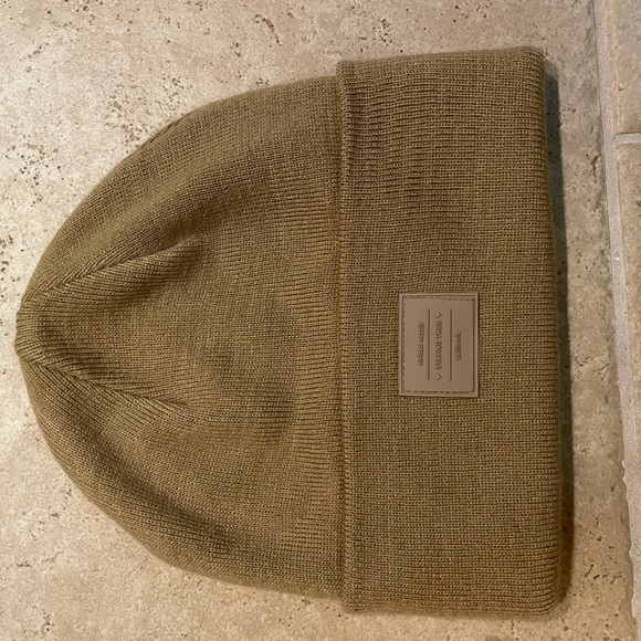 H&M Accessories - Tan Beanie
